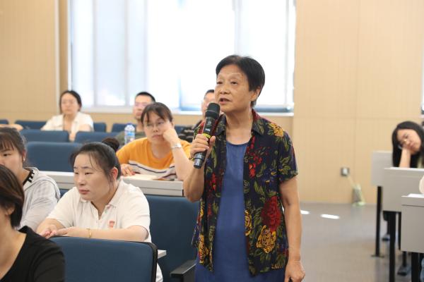 七旬“知心奶奶”滕崇：用生命温暖生命 护航万千心灵成长